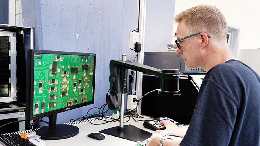 benefits_of_using_a_digital_microscope_in_electronics_2